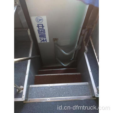 Bus 40 tempat duduk dengan dua pintu